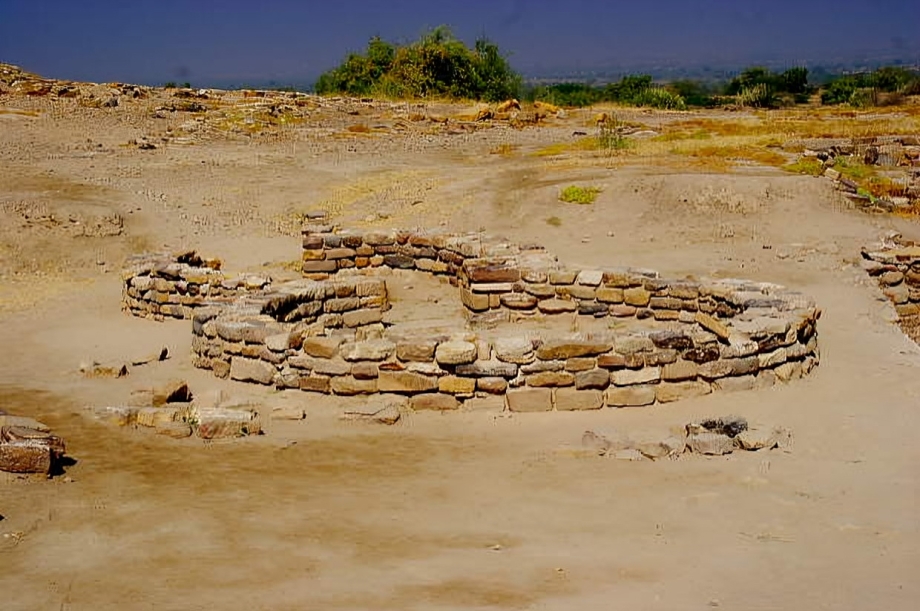 Dholavira archaeological ruins — ancient Harappan city walls